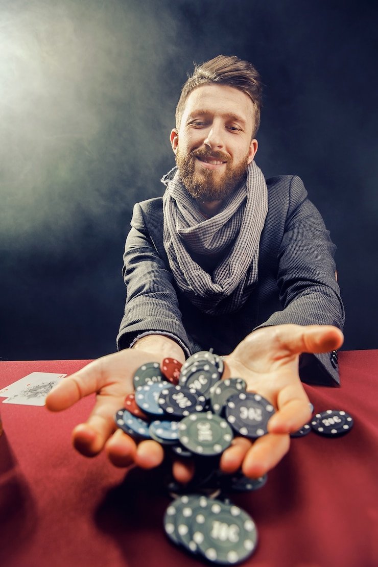 AduQ live card game table with dealer and multiple players on pandora188 login